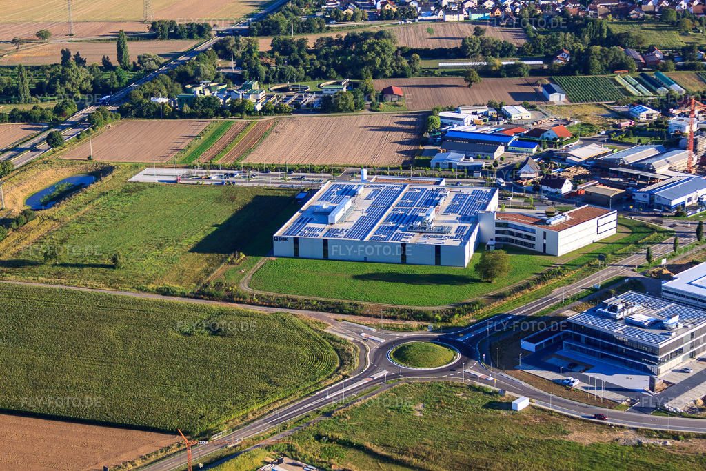 Luftbild: dBK David + Baader GmbH in Rülzheim im Bundesland Rheinland-Pfalz in Deutschland. – Foto: IMG_59617.jpg vom 04.09.2013 durch Werner Riehm/FLY-FOTO.de – Auflösung des Originals: 4752 x 3168 px – DBK Gruppe - Ihr Partner rund ums Heizen & Kühlen