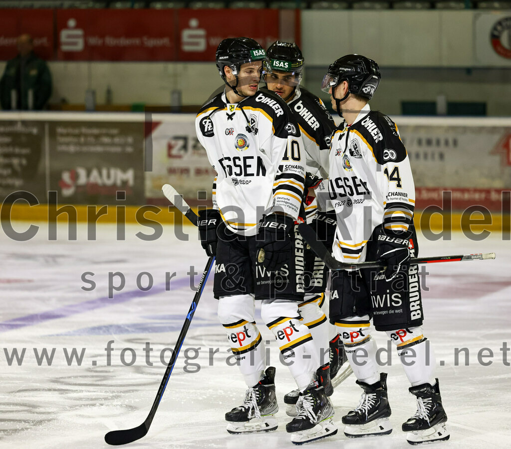 2022-09-23_142_TSV_Erding_gegen_EV_Fuessen | Erding, Deutschland, 23.09.2022:
Eishockey, Bayernliga 2022 / 2023, Testspiel, TSV Erding gegen EV Füssen, Endergebnis: 1:3

Justus Meyl (EV Füssen, #10), Leon Dalldush (EV Füssen, #14)

Foto: Christian Riedel / fotografie-riedel.net