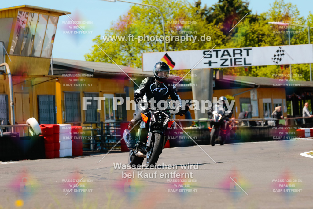 Moto-TeamOBK-21825 | Hier findet Ihr Bilder von Touristenfahrten auf der Nürburgring Nordschleife oder von anderen Veranstaltungen die ich besucht habe. Viel Spass beim Durch Schauen 