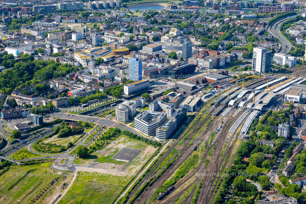 Luftbild Duisburg-4462 | Baustelle zum Umbau des Hauptbahnhofes der Deutschen Bahn " Duisburger Welle " an der Otto-Keller-Straße im Ortsteil Dellviertel in Duisburg im Ruhrgebiet im Bundesland Nordrhein-Westfalen - Realisiert mit Pictrs.com