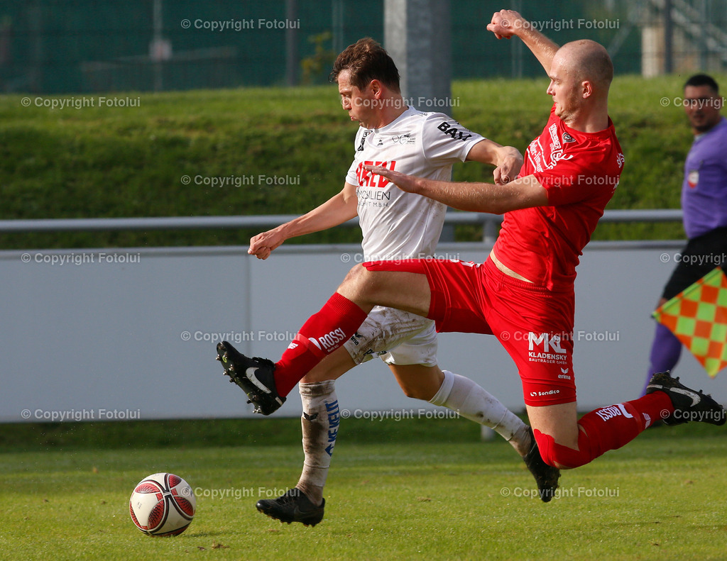 A_LUI_301022_21 | SPORT FUSSBALL LANDESLIGA OST ST.MAGDALENA-DONAU LINZ 30.OKT.2022 IM BILD: THOMAS ALTMANN (MAGDALENA) UND ROMAN HINTERSTEINER (DONAU) FOTO:FOTOLUI