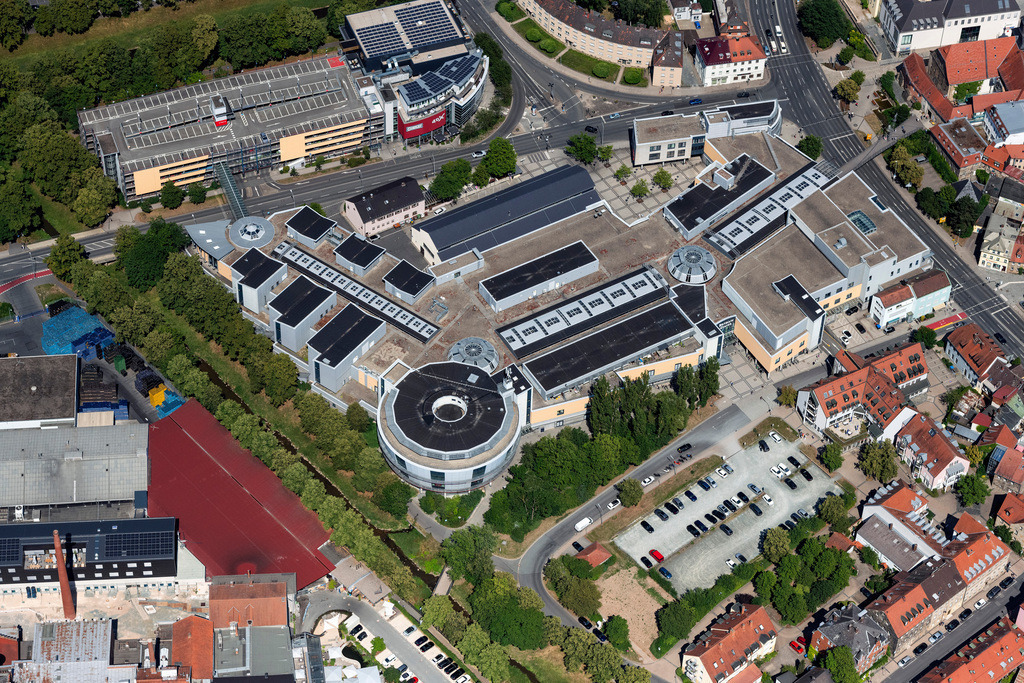 dr__0204016.jpg | BAYREUTH 08.07.2023 Gebäude des Einkaufszentrum Rotmain-Center an der Straße Hohenzollernring in Bayreuth im Bundesland Bayern, Deutschland. // Building of the shopping center Rotmain-Center on street Hohenzollernring in Bayreuth in the state Bavaria, Germany. Foto: Daniel Reiter