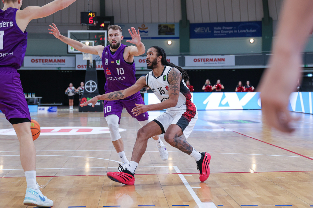 Pro A BAYER GIANTS vs BG Göttingen-5 | Fotos von Basketballspielen aus dem Raum NRW fotografiert von Gero Mueller-Laschet und Daniel Schaefer - Realisiert mit Pictrs.com