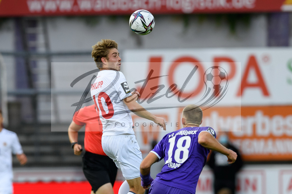 OSNVKO20210906_4 | Fussball, Herren: David Philipp (FC Viktoria Koeln) und Maurice Trapp (VfL Osnabrueck) im Zweikampf beim Spiel der 3. Liga zwischen VfL Osnabrueck und FC Viktoria Koeln im Stadion an der Bremer Bruecke am 06.09.2021 in Osnabrueck, Deutschland.DFB / DFL REGULATIONS PROHIBIT ANY USE OF PHOTOGRAPHS AS IMAGE SEQUENCES AND/OR QUASI-VIDEO. - Realisiert mit Pictrs.com