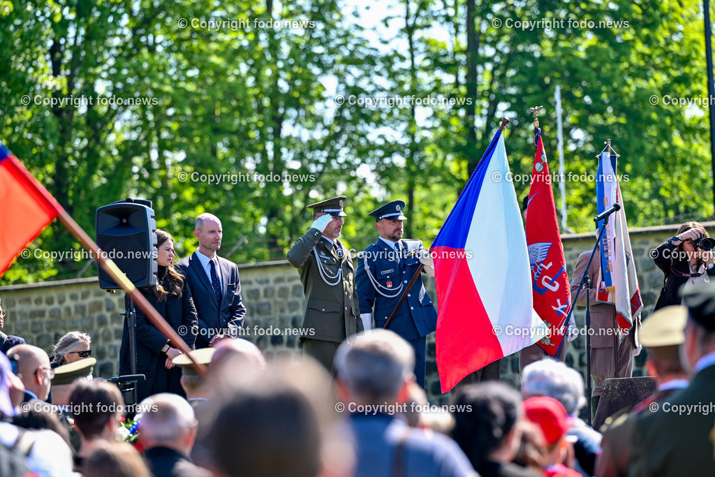 Internationale Gedenk- und Befreiungsfeier Gedenkstaette Mauthausen 2025_ 11.05.2025-118 | 11.05.2025, Mauthausen, AUT, Internationale Gedenk- und Befreiungsfeier Gedenkstaette Mauthausen 2025, 80 Jahre Befreiung KZ Mauthausen im Bild Delegation Tschechische Republik