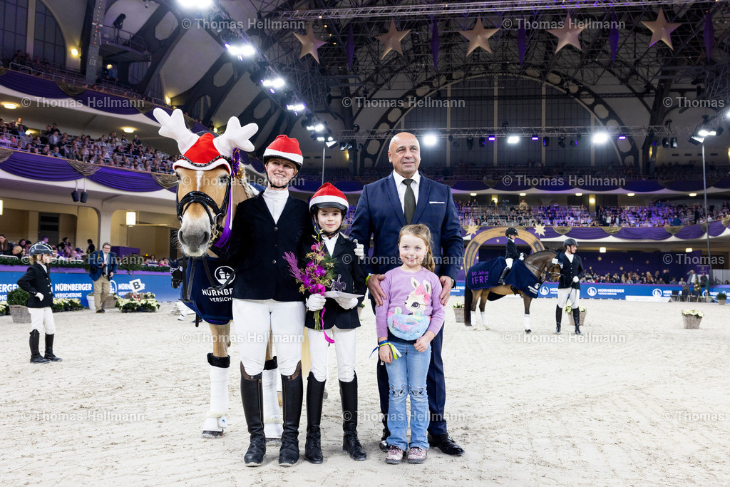 TH_158-LEBER Emma (GER)_ Spix_12880 | 158LEBER Emma (GER), Spix beim Festhallen Reitturnier Frankfurt 2023 am 16.12.23 in Frankfurt, Festhalle