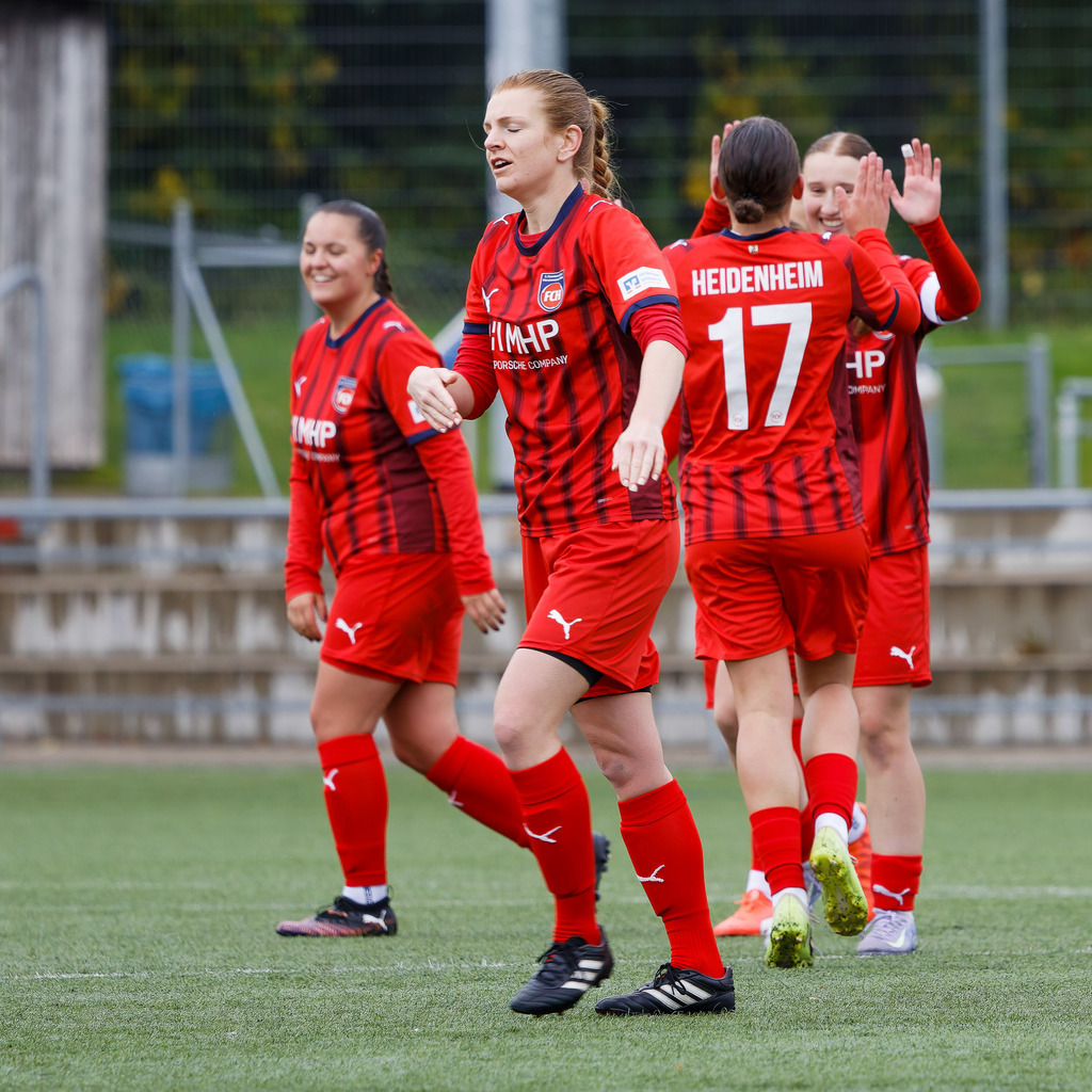 FCHHOH_251005_6615 | 1.FC Heidenheim 1846 II vs. SGM Hohenmemmingen/Sontheim, Fußball, Frauen, Bezirksliga, 2025/2026, 4. Spieltag, 05.10.2025 in Heidenheim, Kunstrasen b. Voith-Arena West(Foto: Michael Bulling) - Realisiert mit Pictrs.com