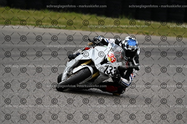 25bt02-1021 | markuskiefer.com - Realisiert mit Pictrs.com