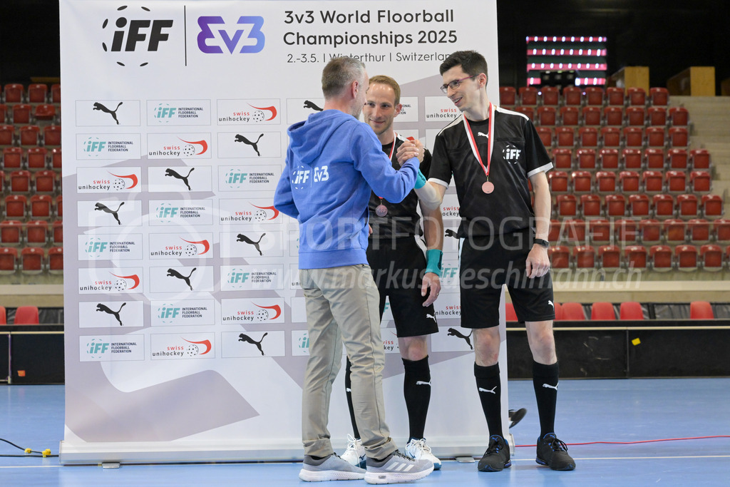 3v3 World Floorball Championships 2025 - Medal Ceremony | Referees, during 3v3 World Floorball Championships 2025, Switzerland: 03.05.2025, Winterthur, AXA ArenaEvent page: <a href="https://www.u19wfc2025.ch/">www.u19wfc2025.ch</a>Credit: Markus Aeschimann, <a href="https://markus-aeschimann.ch">markus-aeschimann.ch</a>Instagram: <a href="https://instagram.com/sportfotografie.aeschimann">@sportfotografie.aeschimann</a> - Realisiert mit Pictrs.com