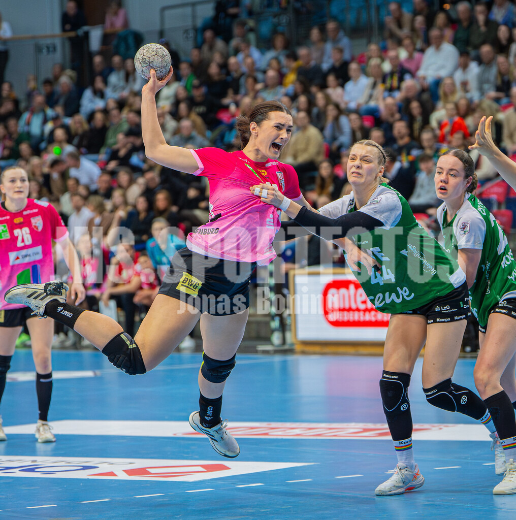 Handball I Frauen I Saison 2025-2026 I 1. HBF I 15. Spieltag I VFL Oldenburg - SV Union Halle-Neustadt 0085 | jns.sportfotos - Realisiert mit Pictrs.com