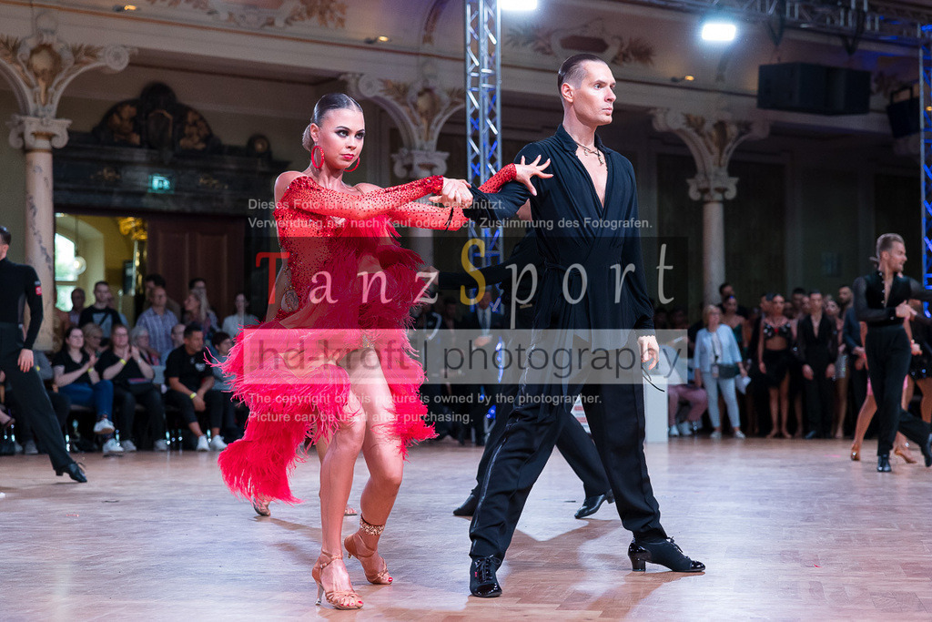 20240706_WDSF_WO_Latin_8715 | Tanzsportbilder, Standardtanz, Lateintanz, WDSF, DTV, LTVB, dancecomp, goc, hessen tanzt, blaues band der spree, walzer, tango, wiener walzer, slowfox, quickstepp, samba, rumba, cha-cha-cha, paso doble. jive, hd-kroft photography, turniertanzsport