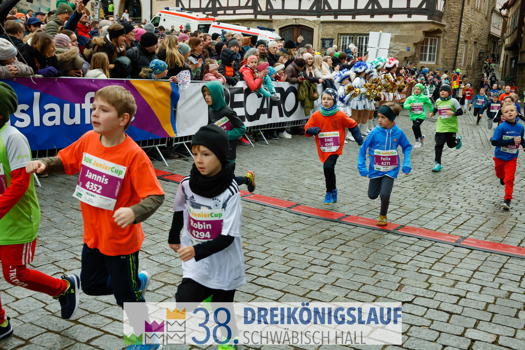 400m AOK Junior Cup | 3 Koenigslauf 2024 400m AOK Junior Cup - Realisiert mit Pictrs.com