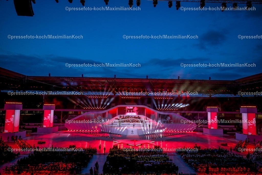 FISU16072501033 | 16.07.2025, Duisburg, FISU World University Games Summer, Rhine-Ruhr 2025, Opening Ceremony, Schauinsland-Reisen-Arena: Die Band um Sänger Montez performt bei der Eröffnungsfeier. Sänger Musik Konzert Musiker Musikkonzert Musikeinlage 