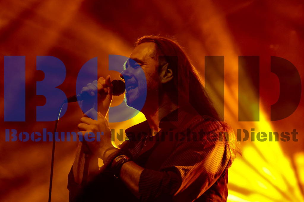 Purple Rising  {date} -  | {headline}(Foto: Sebastian Sendlak / BOND) - Realisiert mit Pictrs.com