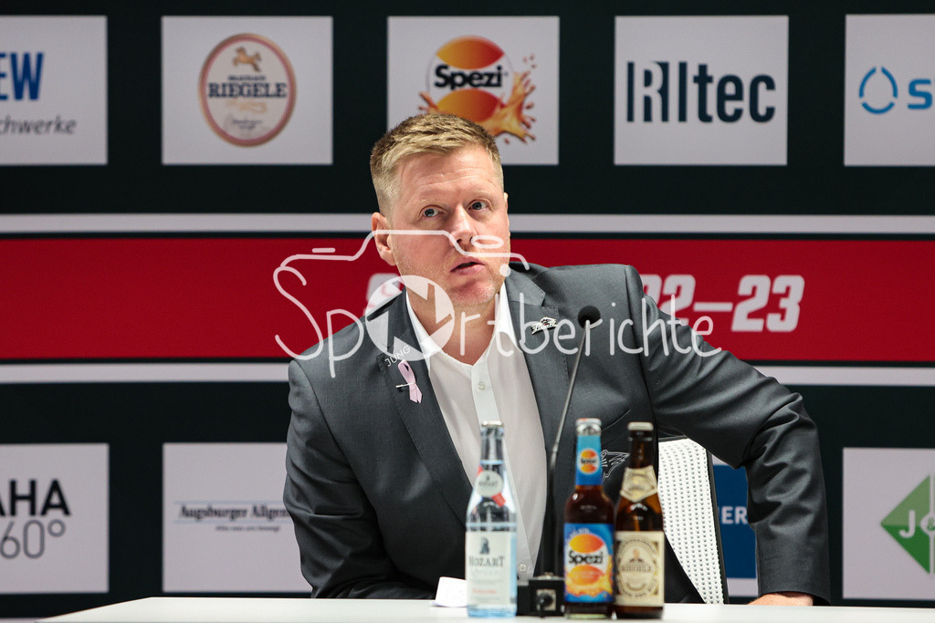 Augsburger Panther - Koelner Haie  | Panther Trainer Peter Russell auf der Pressekoferenz nach der Niederlage gegen Koeln