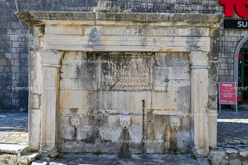 Kroatien_ Ston_ 12.10.2023-51 | 12.10.2023, Kroatien, HRV, Ston im Bild Stadtansichten, Gebauede, Mauer, Gastronomie, Tourismus, Touristen, Sehenswuerdigkeiten

Ston ist eine Kleinstadt auf der Halbinsel Pelješac im Sueden Kroatiens. Sie gehoert zur Gespanschaft Dubrovnik-Neretva. Die Befestigungen um die Stadt kontrollierten den Zugang zum Pelješac.