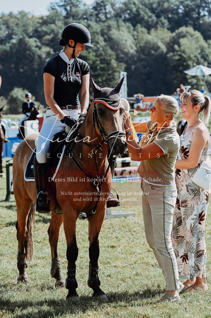 DSC_6192 | Pferde- und Turnierfotografie in Westsachsen. Pferdeportraits, Auftragszeichnungen und intuitive Kunst.
