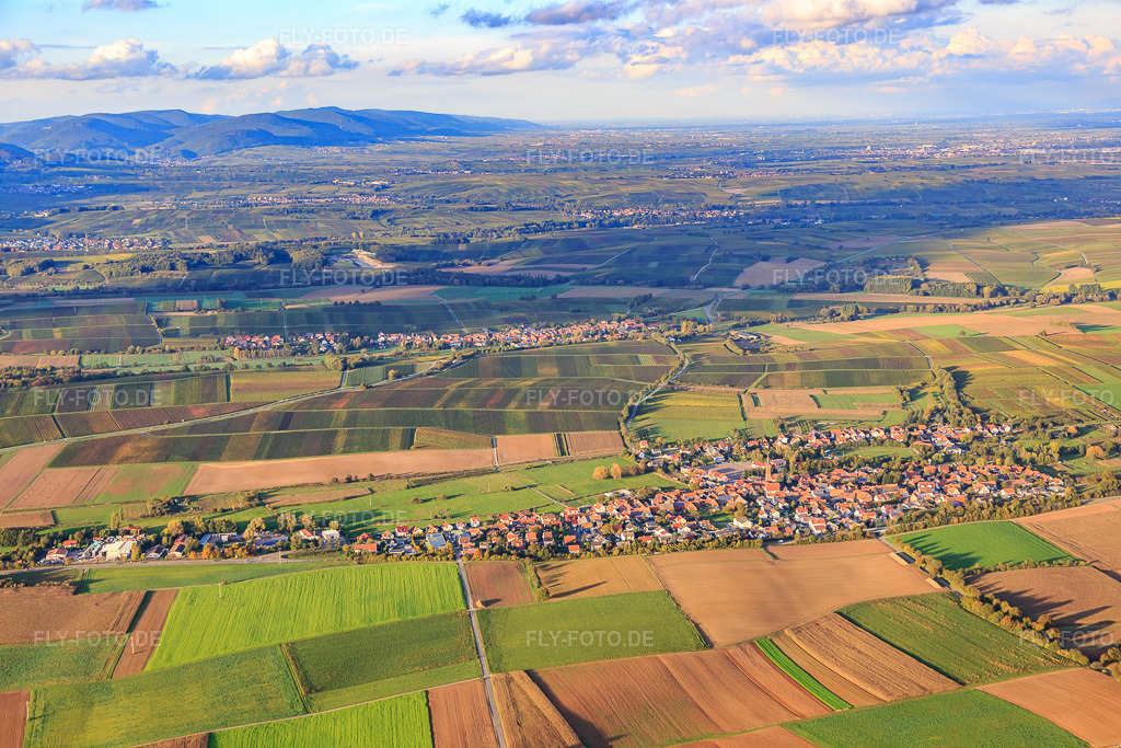 Luftbild: Ortsansicht von Süden im Ortsteil Kapellen in Kapellen-Drusweiler im Bundesland Rheinland-Pfalz in Deutschland. Foto: IMG_074650.jpg vom 14.10.2014 durch Werner Riehm/FLY-FOTO.deAuflösung des Originals: 5472 x 3648 px
