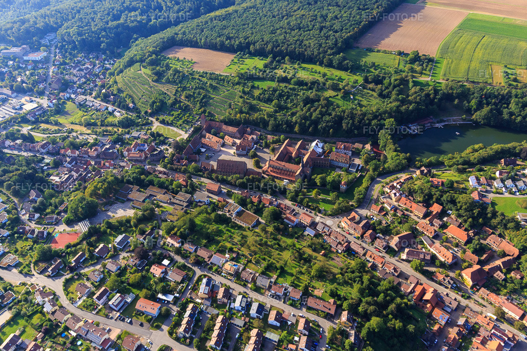 Luftbild: Stuttgarter Straße am Kloster Maulbronn UNESCO Welterbe in Maulbronn im Bundesland Baden-Württemberg in Deutschland. Foto: IMG_093466.jpg vom 22.08.2016 durch Werner Riehm/FLY-FOTO.deKloster Maulbronn