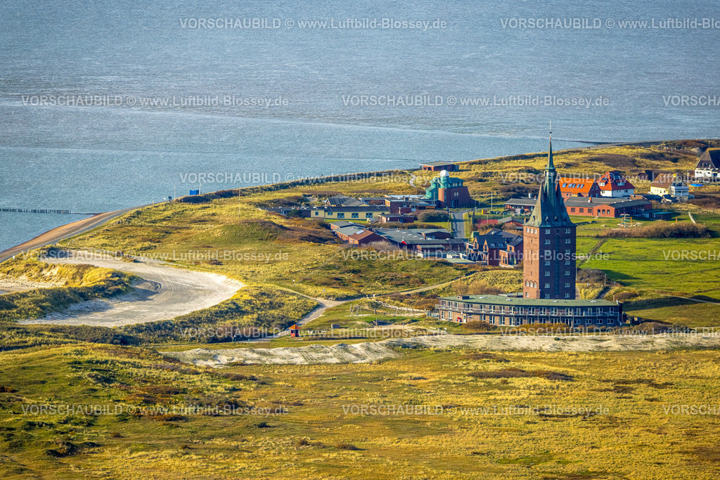 Friesland251106253Wangerooge | Luftbild, Westturm mit DJH Jugendherberge Wangerooge, hinten das Inselheim Rüstringen mit Astro- Sternwarte, Wangerooge, Norddeutschland, Ostfriesland, Niedersachsen, Deutschland