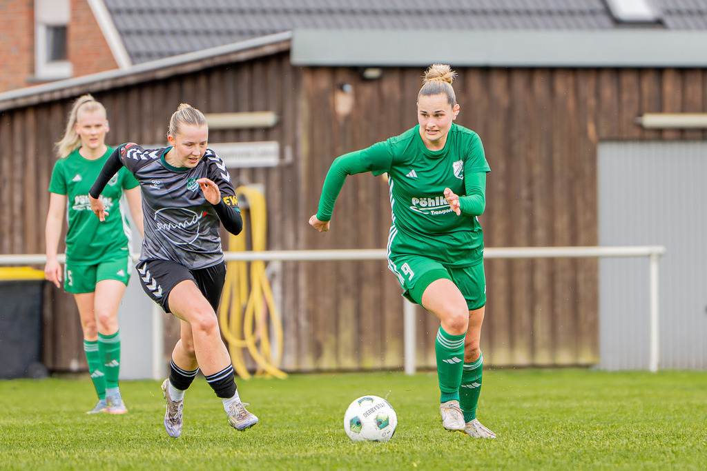 Fußball I Frauen I Saison 2025-2026 I Oberliga Niedersachsen I 19. Spieltag I TuS Lutten - TuS Büppel I 06076 | jns.sportfotos - Realisiert mit Pictrs.com