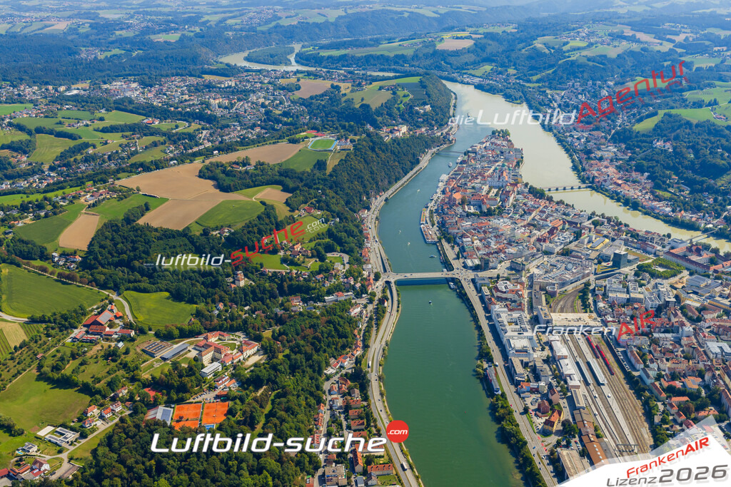 Schöne Luftaufnahme Hacklberg Passau - Die Luftaufnahme wurde 2025 vom Flugzeug heraus erstellt ( keine Drohne ) - Hochauflösende Luftaufnahme - für professionelle Ausdrucke geeignet. Die Geschenkidee !Mit Lizenz und Bildrechte bestellbar