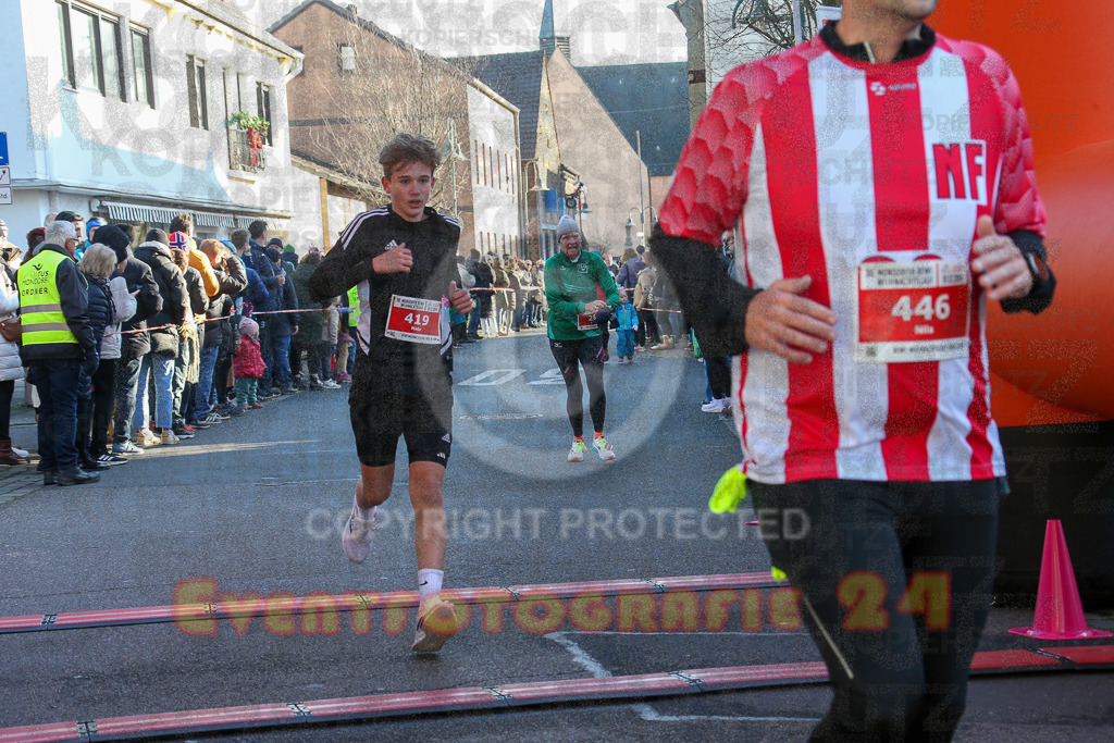 241201_1230_EX1_2429 | Sportfotografie im Rhein-Sieg Kreis, Köln, Bonn, NRW, Rheinland Pfalz, Hessen, etc. Unser Tätigkeitsfeld umfasst den Laufsport vom Volkslauf über den Marathon, Duathlon, Triathon bis zum Ultralauf wie Kölnpfad Ultra oder Schindertrail.
