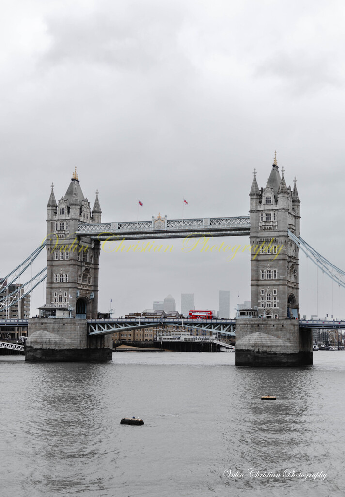 Tower Bridge 2 | Christian Vulin  - Realisiert mit Pictrs.com