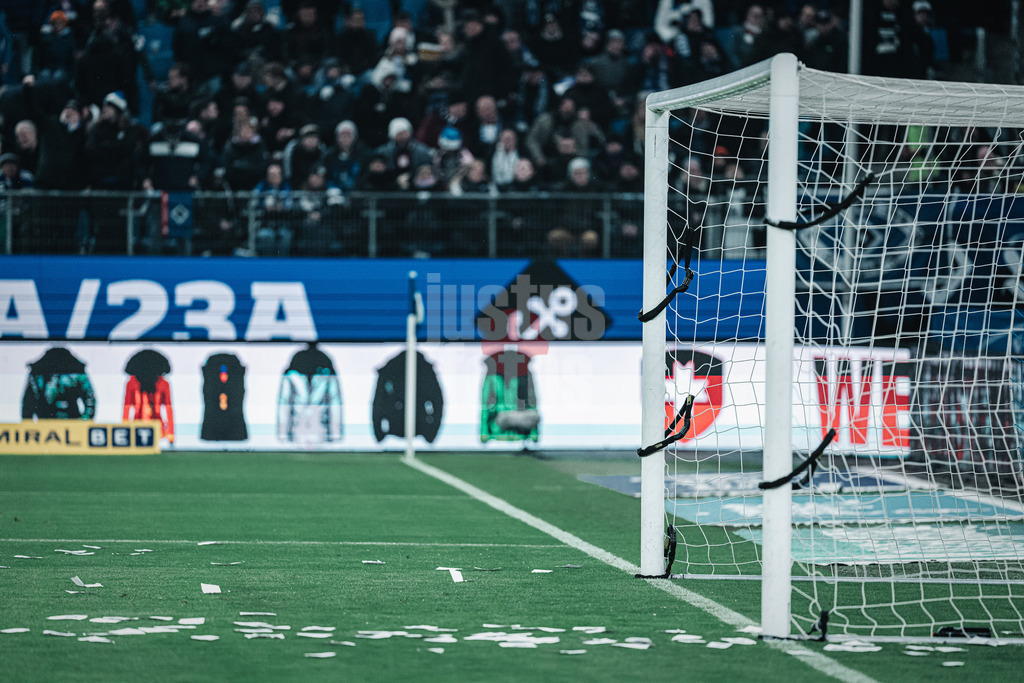 Fußball | Männer | Saison 2023/2024 | 2. Fußball-Bundesliga | 21. Spieltag | Hamburger SV vs. Hannover 96 | 09.02.2024 | HSV Fans sabotieren das Spiel aus Protest mit Schlössern im Tor