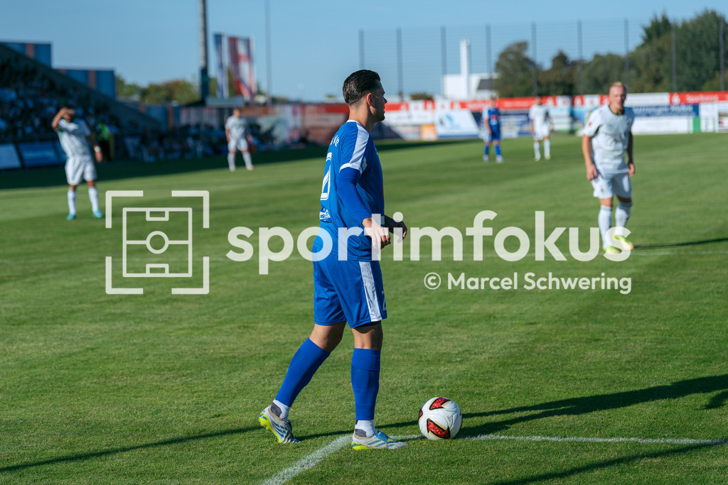 SSVg Velbert 02 – Borussia Mönchengladbach | Luca Köbele (SSVg Velbert 02) beim Abstoß. Testspiel zwischen der SSVg Velbert 02 und Borussia Mönchengladbach in Velbert, 12.08.2026. Endstand: 0:8. sportimfokus / Marcel Schwering - Realisiert mit Pictrs.com