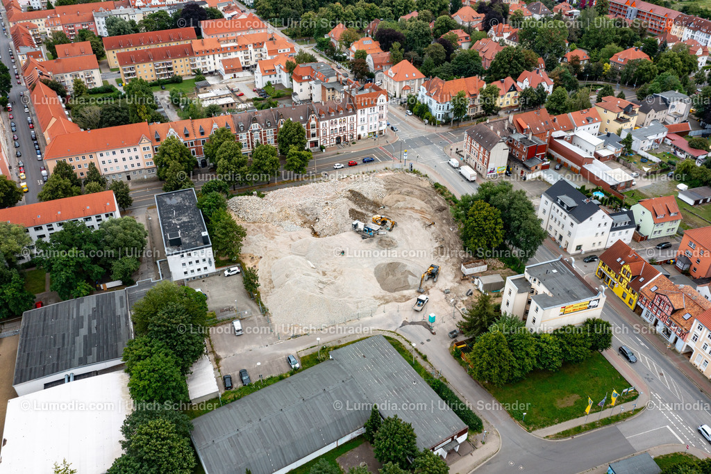 10049-52005 - Abriss Klubhaus Halberstadt | Stockfoto und Bilderpool mit Bildmaterial aus Deutschland, dem Harz, Halberstadt, Quedlinburg, Wernigerode und weltweit. Qualitativ hochwertige und professionelle Fotos anschauen und kaufen. - Realisiert mit Pictrs.com