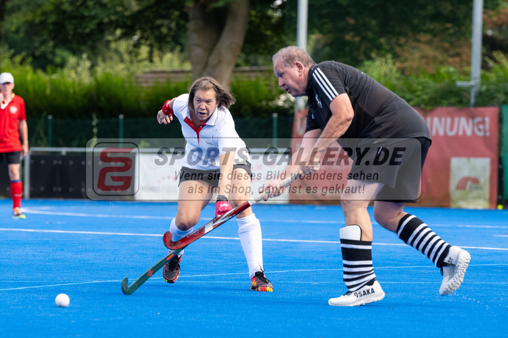 SFE_20240817_0145 | Krefeld, Deutschland, 17.08.2024:  European Cup for Recreational Hockey Players im KTHC Stadion Rot-Weiss Köln Tennis and Hockey Club am 17.08.2024 in Krefeld, Deutschland. (Foto von Stephan Fehrmann)Krefeld, Germany, 17.08.2024: European Cup for Recreational Hockey Players in KTHC Stadion Rot-Weiss Köln Tennis and Hockey Club at 17.08.2024 in Krefeld, Deutschland. (Foto from Stephan Fehrmann)