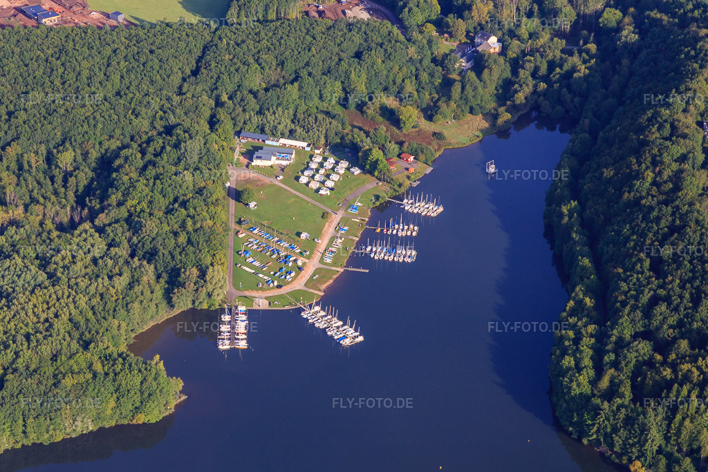 Luftbild: Bootsstege am Bostalsee des Landesverband Saarländischer Segler e.V. im Ortsteil Bosen in Nohfelden im Bundesland Saarland in Deutschland. Foto: IMG_149699.jpg vom 06.09.2025 durch Werner Riehm/FLY-FOTO.deLandesverband Saarländischer Segler e.V