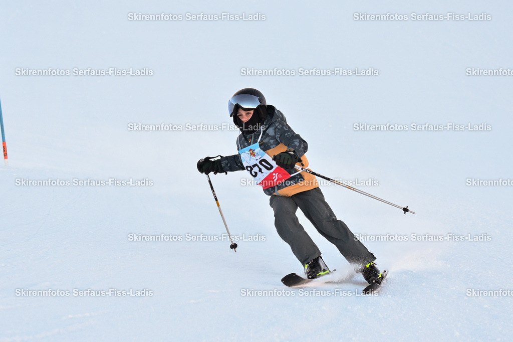 SRF_25.12.2025_0223 | Skirennfotos,Serfaus,Fiss,Ladis,Kinderskirennen,Winter,Tirol,Oberland,skirace,SFL,feelfree,weil wir's genießen,ski,Ski,skifahren,Sonnenplateau, - Realisiert mit Pictrs.com