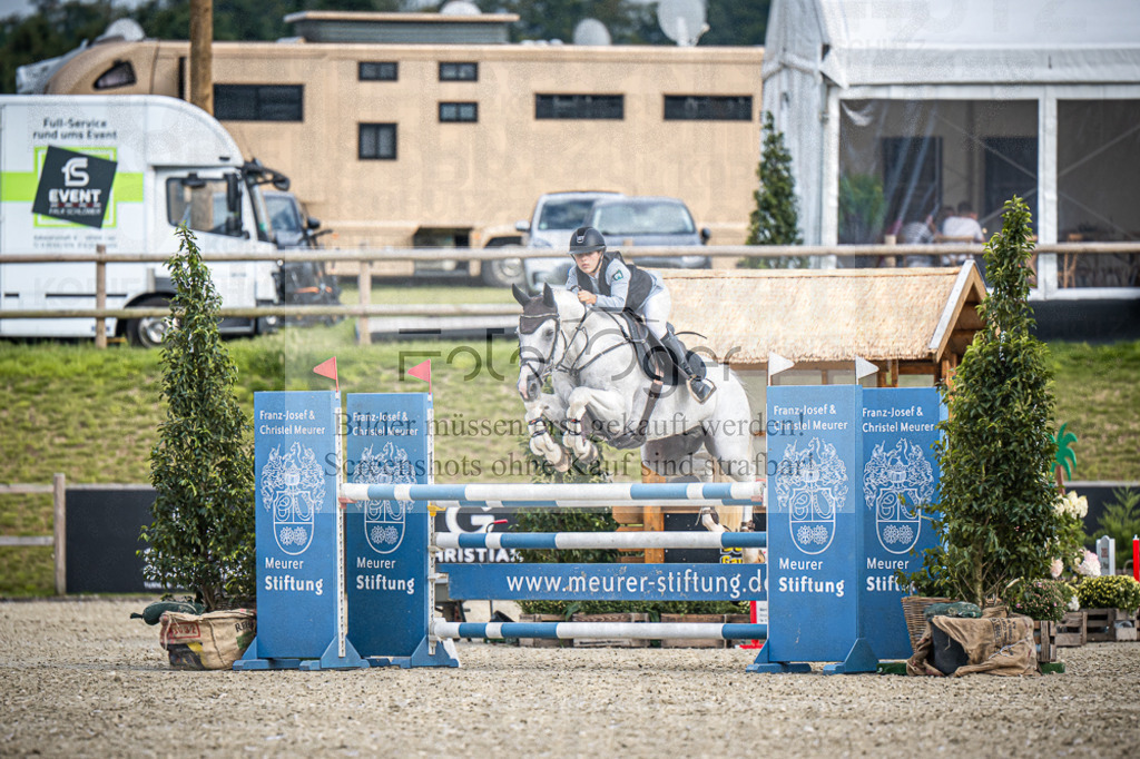 DOS_4262 | Entdecke hochwertige Reitturnierfotos von Foto Oger. Professionell, emotional und authentisch – jetzt Lieblingsmomente im Shop bestellen.Deutschlandweite Turnierfotografie. - Realisiert mit Pictrs.com