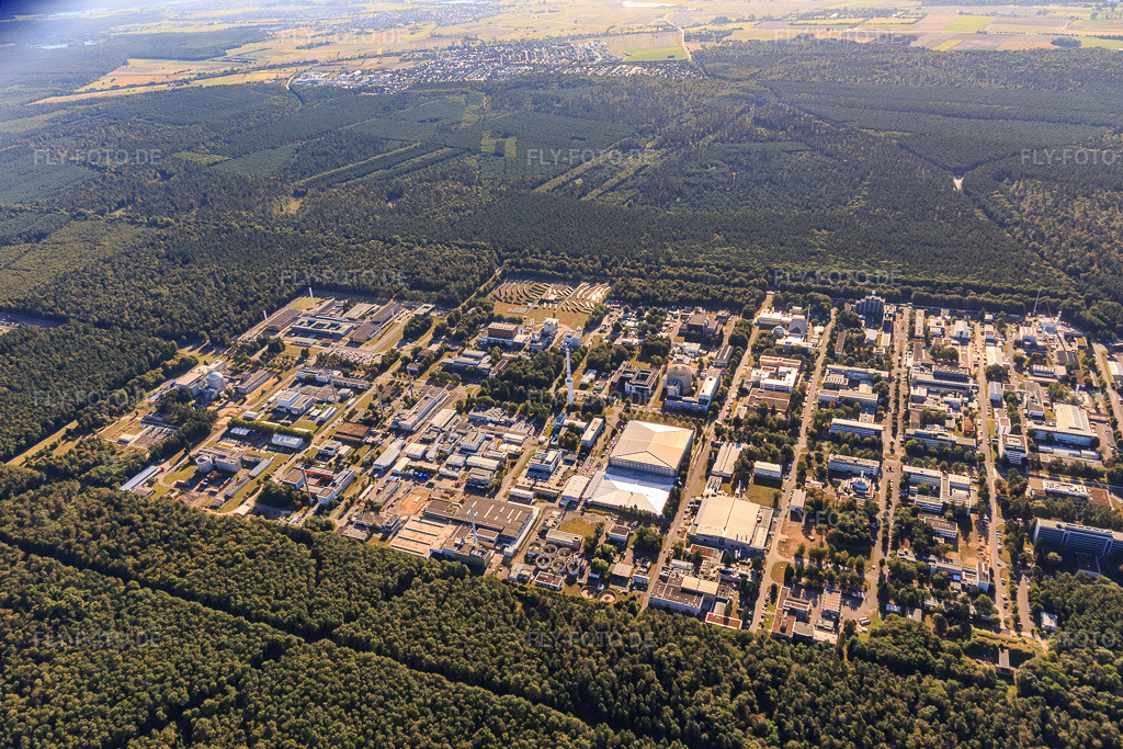 Luftbild: Karlsruhe Institut für Technologie - Campus Nord von Osten im Ortsteil Leopoldshafen in Eggenstein-Leopoldshafen im Bundesland Baden-Württemberg in Deutschland. Foto: IMG_093983.jpg vom 23.08.2016 durch Werner Riehm/FLY-FOTO.deWWW.KIT.EDU