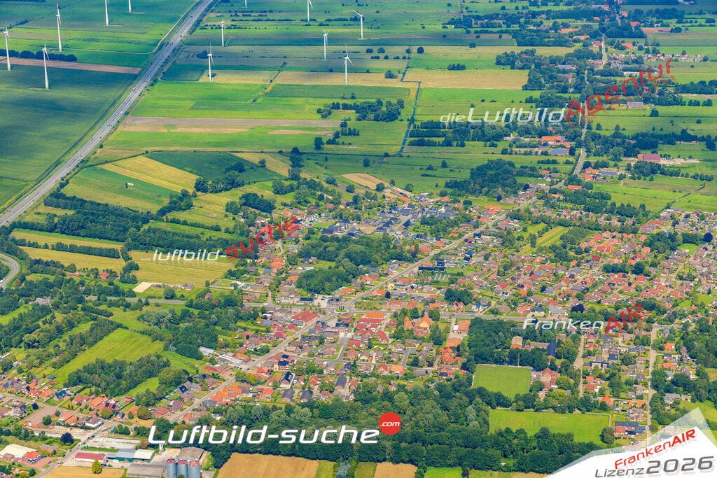 Möhlenwarf Weener Bild- Das Luftbild wurde 2025 vom UL-Flugzeug heraus erstellt ( keine Drohne bzw. Drohnenaufnahme ) - Hochauflösende Luftaufnahme -Nicht vergleichbar mit Google Maps oder Satelittenbilder- Die Geschenkidee !Mit Lizenz und Bildrechte bestellbar - CC
