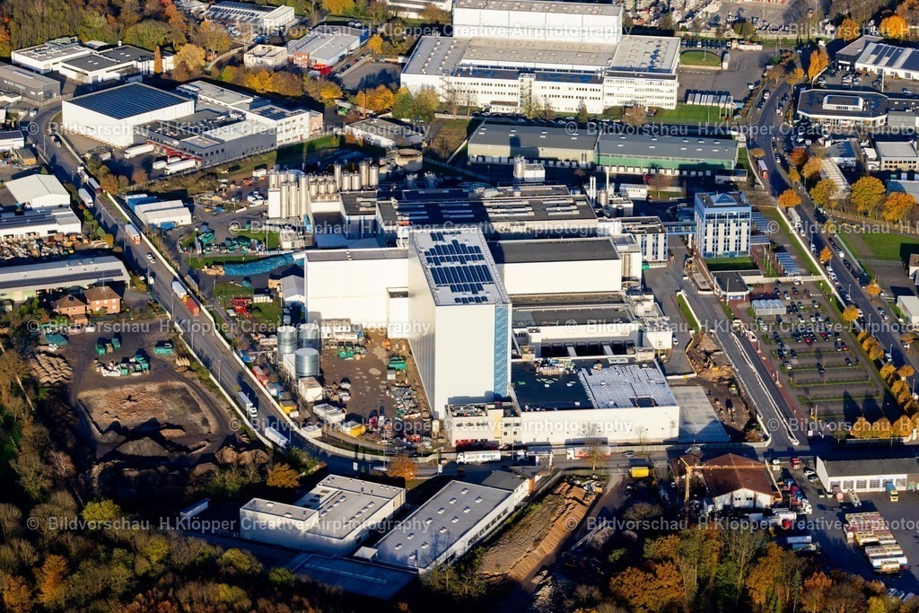 Luftbild Moers-5725 | Luftbildfotografie Gebäude und Produktionshallen auf dem Lebensmittelhersteller- Werksgelände "Moers Frischeprodukte GmbH & Co. KG" an der Pferdsweide, Doktor-Berns-Straße in Moers - Realisiert mit Pictrs.com