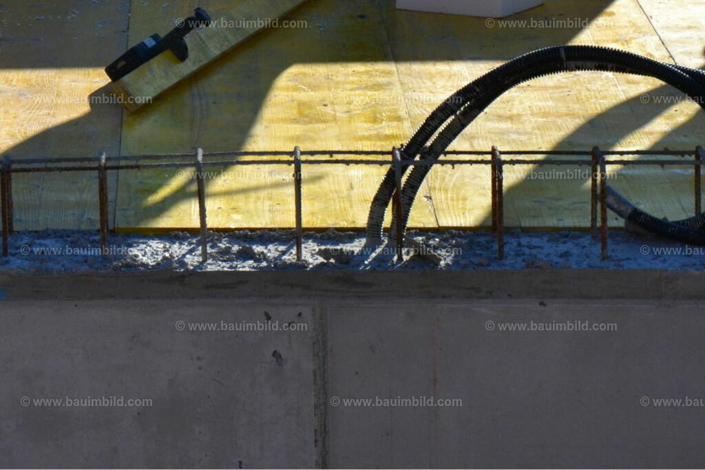 bib-lg17-elektroinstallation-0048 | Nach LV-Leistungsgruppen sortierte Detailfotos über den Bau eines Hauses. Alle Hausbau-Bilder direkt vom Urheber und Autor der Website Haus-Selber-Bauen.com