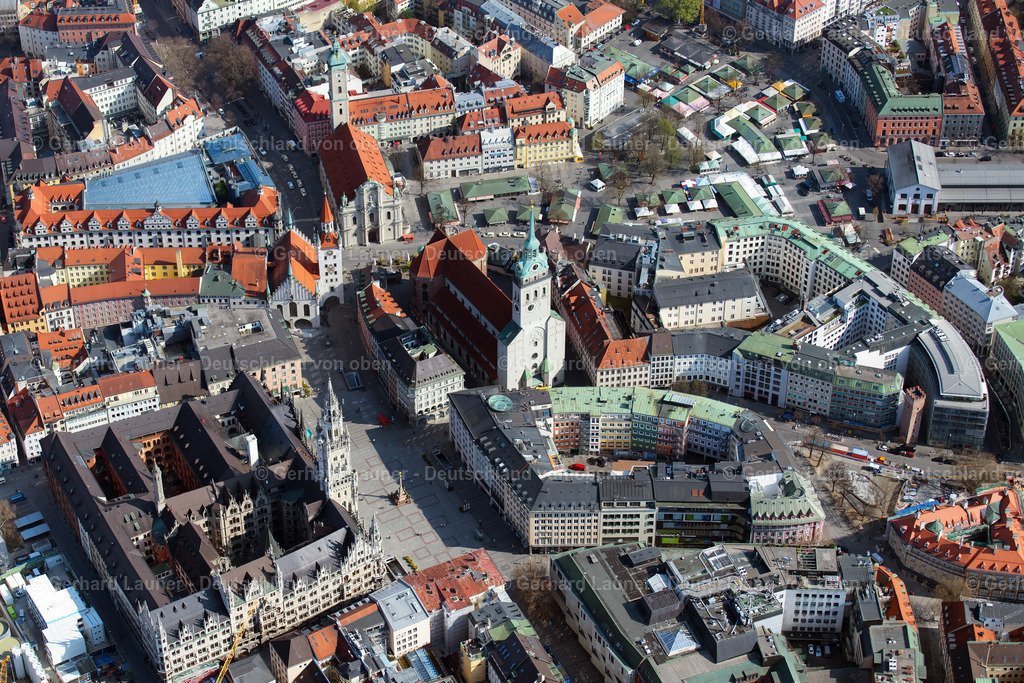 4022571 | Marienplatz, Rathaus, Peterskirche, München im Bundesland Bayern