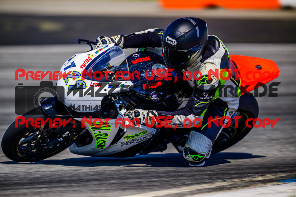 MaZZes_FotoMatrix_240520_6021986_0463 | WEISS