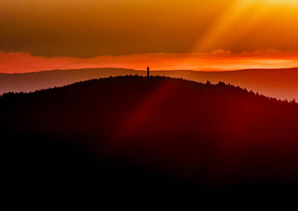 MPI_Sunset_0032 | Mooskopfturm vom Gleitschrim Flugplatz in Bad Peterstal-Greisbach aus - Realisiert mit Pictrs.com