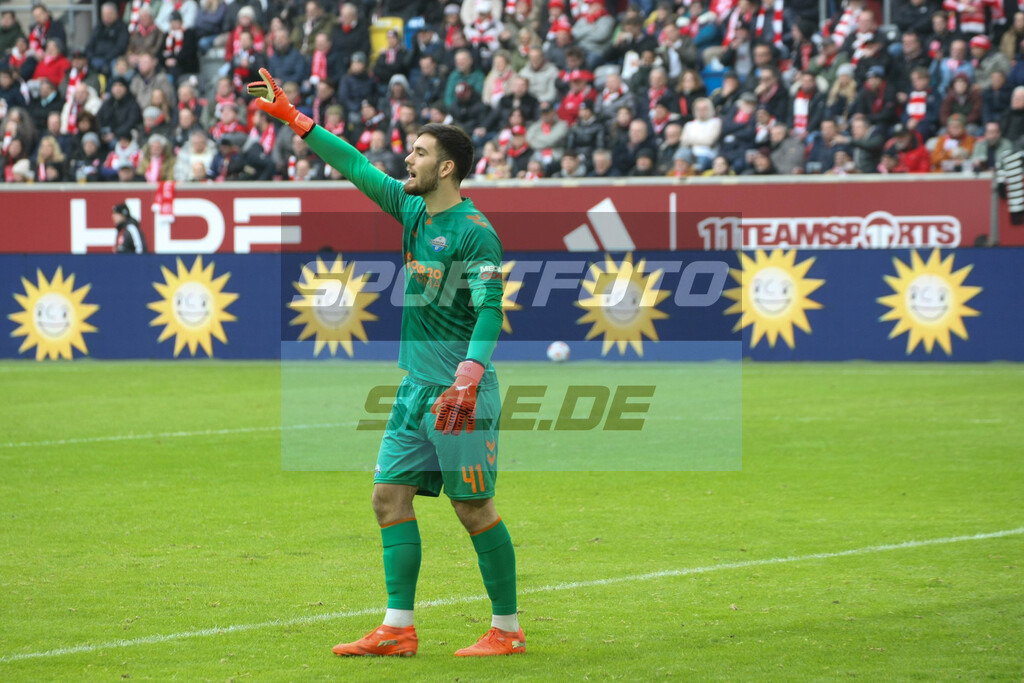 Fortuna Düsseldorf  Saison 25/26 - © Sportfoto-Sale (MK) | Dennis Seimen - Fortuna Düsseldorf - SC Paderborn Saison 25/26 - © Sportfoto-Sale (MK) - Realisiert mit Pictrs.com