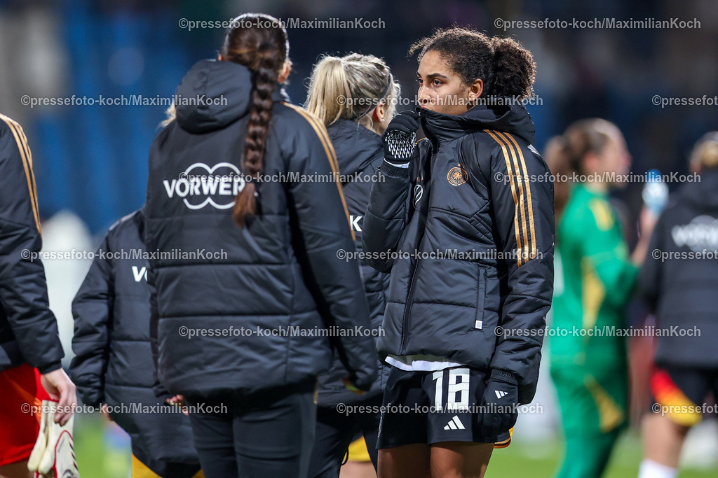 DFB0212240114202312 | 02.12.2024, Fußball Länderspiel Frauen, Deutschland - Italien, Vonovia-Ruhrstadion Bochum, Saison 2024 2025: Cora Zicai (GER #18)DFB regulations prohibit any use of photographs as image sequences and or quasi-video.