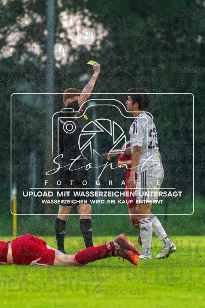 Landesliga Herren LG - TSV Ottersberg vs. TV Jahn Schneverdingen | Timon Beyer (Schiedsrichter), Keisuke Morikami (TSV Ottersberg #26); Landesliga Herren LG - TSV Ottersberg vs. TV Jahn Schneverdingen am 29.05.26 in Wümmestadion, Ottersberg - Realisiert mit Pictrs.com