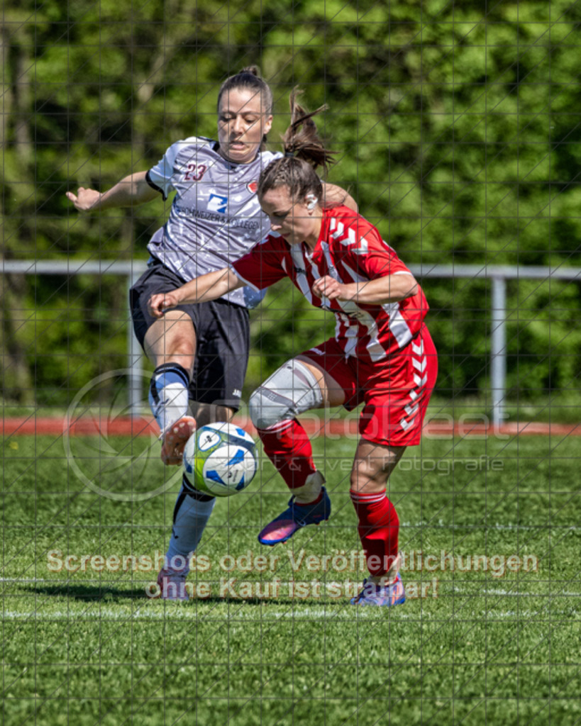 20250501_110839_0363-Bearbeitet | #,1.FC Donzdorf II (rot) vs.1.Göppinger SV (weiß), Fussball, Frauen-Bezirkspokal Halbfinale Saison 2024/2025, Rasenplatz Lautertal Stadion, Süßener Straße 16, 73072 Donzdorf, 01.05.2025 - 10:30 Uhr,Foto: PhotoPeet-Sportfotografie/Peter Harich