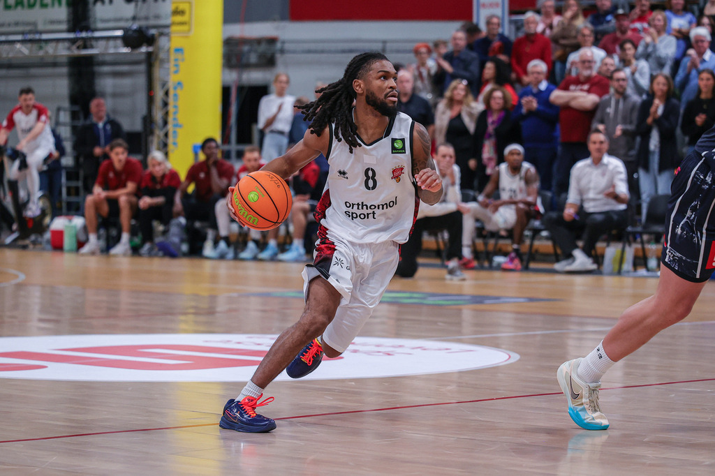Pro A BAYER GIANTS vs Eisbären Bremerhaven-56 | Fotos von Basketballspielen aus dem Raum NRW fotografiert von Gero Mueller-Laschet und Daniel Schaefer - Realisiert mit Pictrs.com