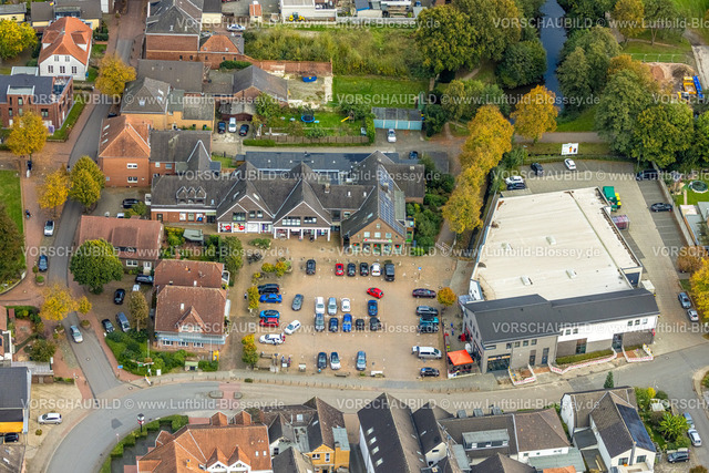 Huenxe241009663 | Luftbild, Marktplatz Parkplatz und Einkaufszentrum mit Rewe Zielinski Supermarkt, Hünxe, Niederrhein, Nordrhein-Westfalen, Deutschland