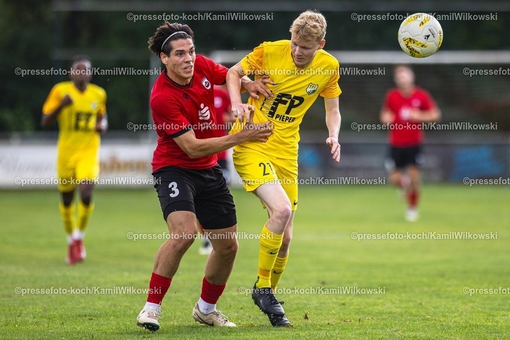xkwi13072501029 | 13.07.2025, xkwix, Fußball, Testspiel, SV Lippstadt 08 - FSC Rheda, Rasenplatz, Sportanlage Esbeck: Justus Kappel-Sudbrock ( FSC Rheda #21 ) im Zweikampf