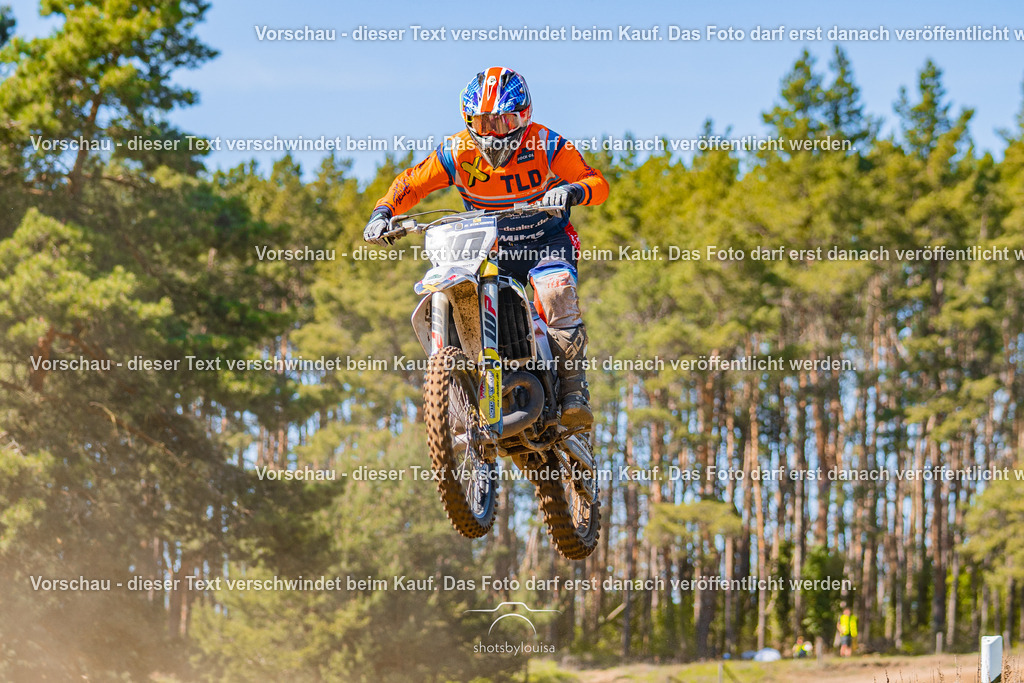 20260501_MCWriezen-3647 | Sportfotografin aus Berlin-Brandenburg mit Fokus auf Motocross. Ich halte deine sportliche Leistung und echte Emotionen auf und neben der Strecke professionell fest. Entdecke die Fotos von deinem Rennen und bestelle sie direkt hier im Shop.